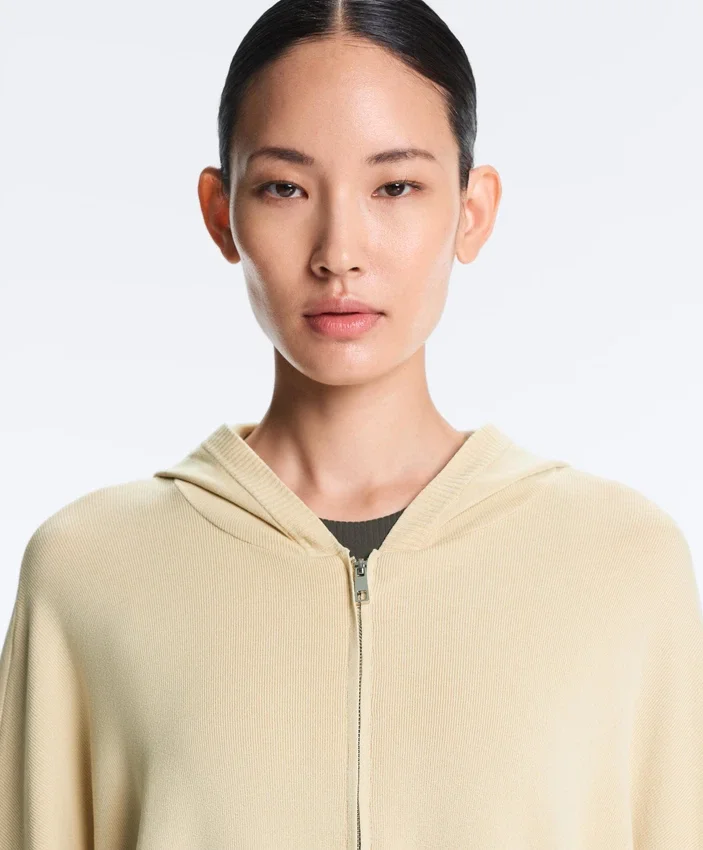 Chaqueta larga de punto con capucha Chaqueta larga de punto con capucha