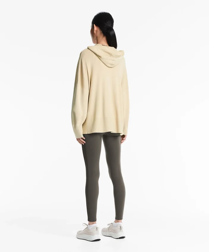 Chaqueta larga de punto con capucha Chaqueta larga de punto con capucha
