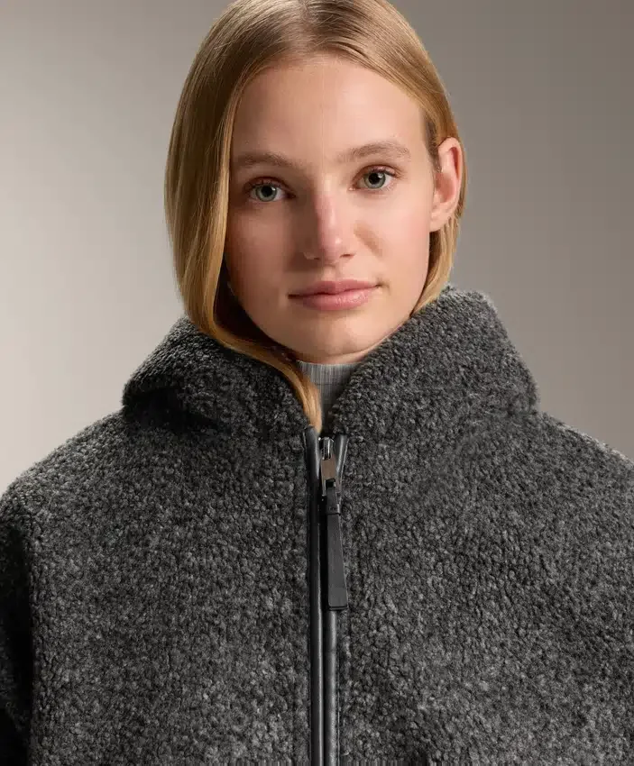 Chaqueta oversize de imitación de piel de oveja con capucha forrada de piel sintética Chaqueta oversize de imitación de piel de oveja con capucha forrada de piel sintética