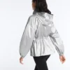 Chaqueta repelente al agua con efecto metálico Chaqueta repelente al agua con efecto metálico