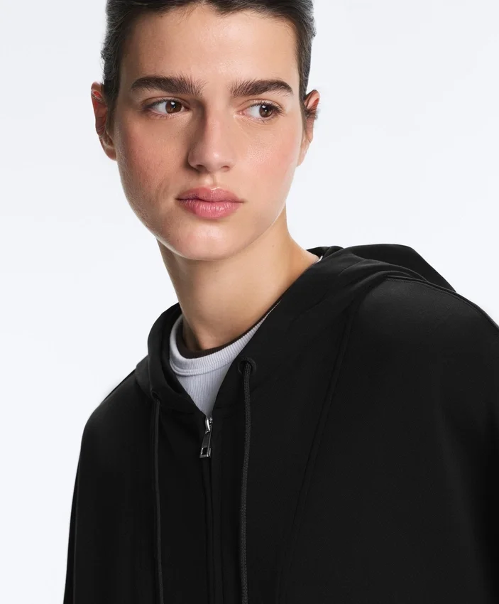 Chaqueta Soft Touch con capucha de tacto suave y modal Chaqueta Soft Touch con capucha de tacto suave y modal