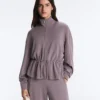 Chaqueta Soft Touch de modal suave al tacto con cintura ajustable y cuello alto Chaqueta Soft Touch de modal suave al tacto con cintura ajustable y cuello alto