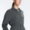 Chaqueta Soft Touch de modal suave al tacto con cintura ajustable y cuello alto Chaqueta Soft Touch de modal suave al tacto con cintura ajustable y cuello alto