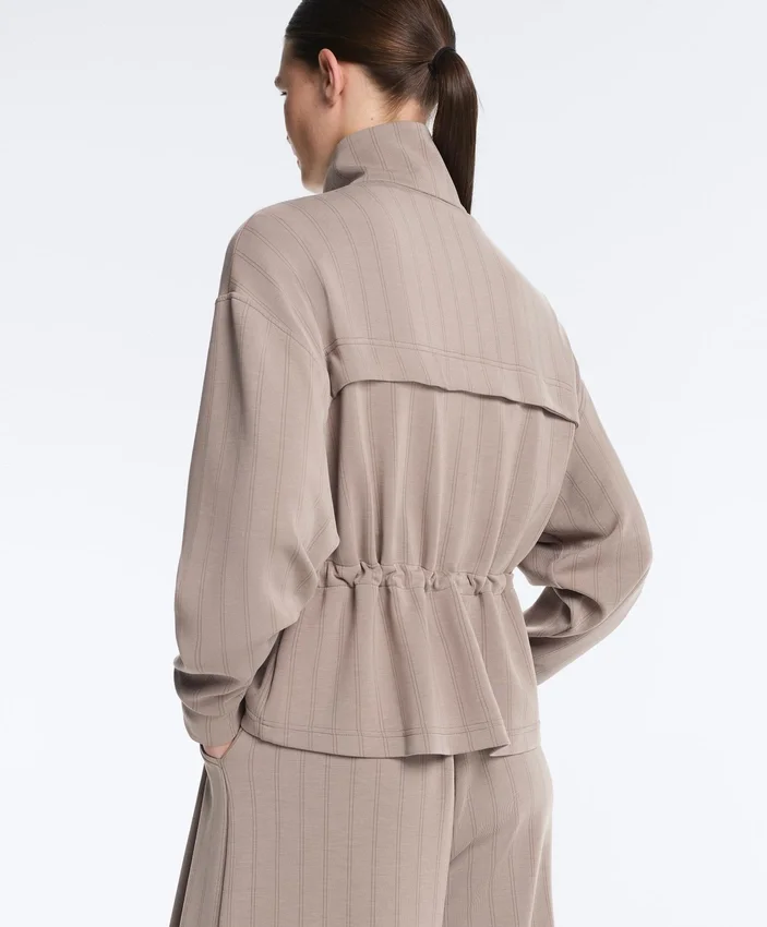 Chaqueta Soft Touch de modal suave al tacto con cintura ajustable y cuello alto Chaqueta Soft Touch de modal suave al tacto con cintura ajustable y cuello alto