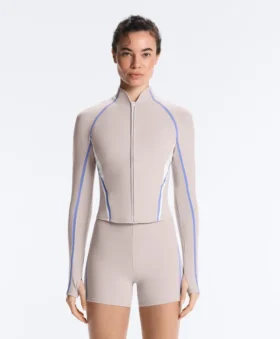 Chaqueta técnica ligera y cálida en contraste