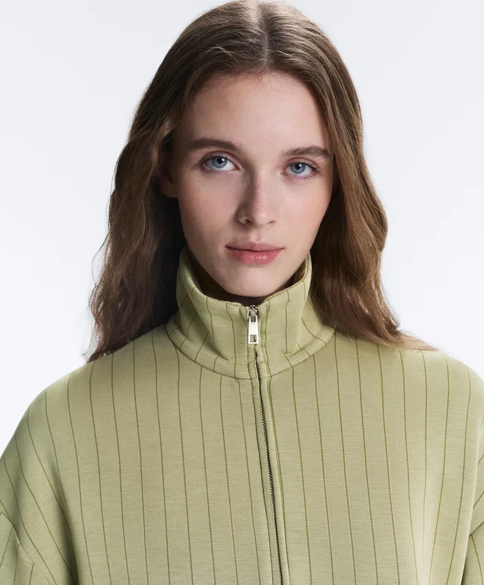 Chaqueta tipo capa de corte recto con rayas finas de modal Soft Touch Chaqueta tipo capa de corte recto con rayas finas de modal Soft Touch