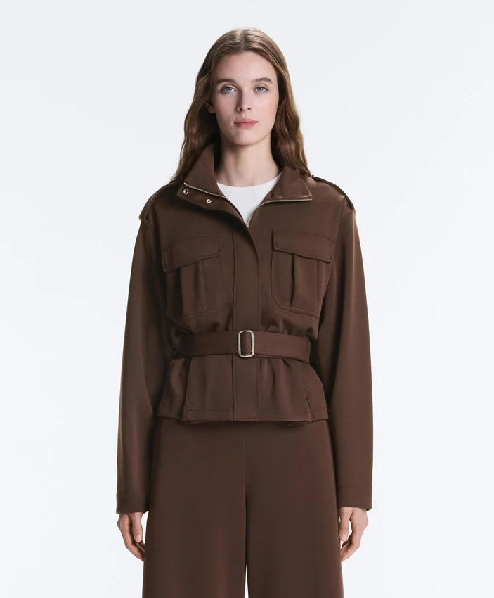 Chaqueta utilitaria corta de piqué con cinturón Chaqueta utilitaria corta de piqué con cinturón