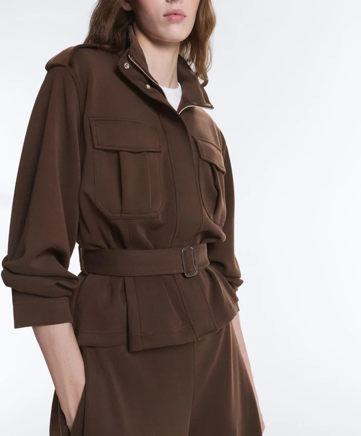 Chaqueta utilitaria corta de piqué con cinturón Chaqueta utilitaria corta de piqué con cinturón