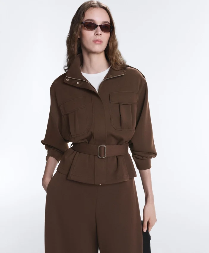 Chaqueta utilitaria corta de piqué con cinturón Chaqueta utilitaria corta de piqué con cinturón