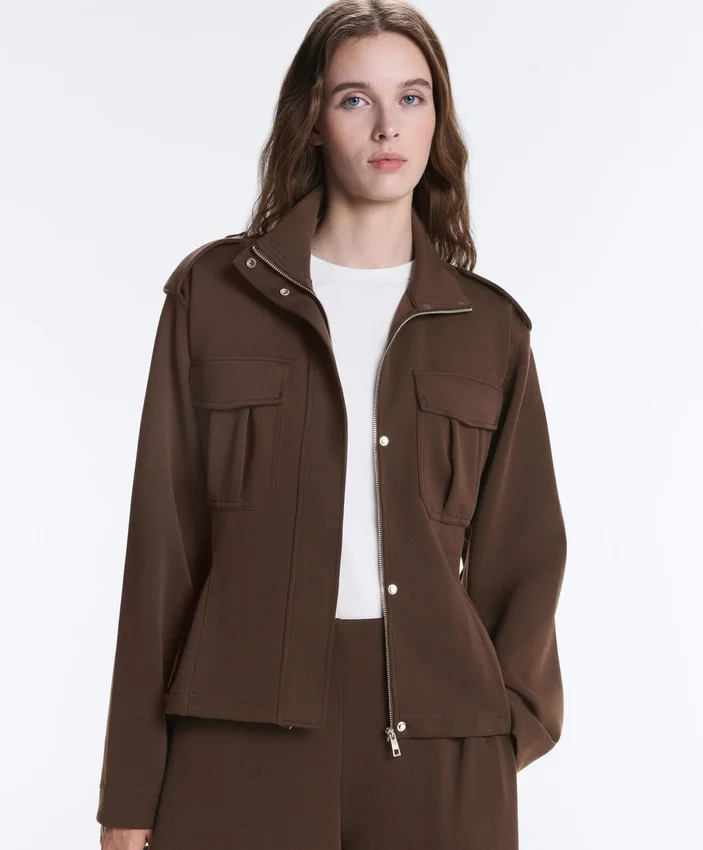 Chaqueta utilitaria corta de piqué con cinturón Chaqueta utilitaria corta de piqué con cinturón