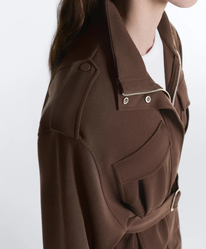 Chaqueta utilitaria corta de piqué con cinturón Chaqueta utilitaria corta de piqué con cinturón