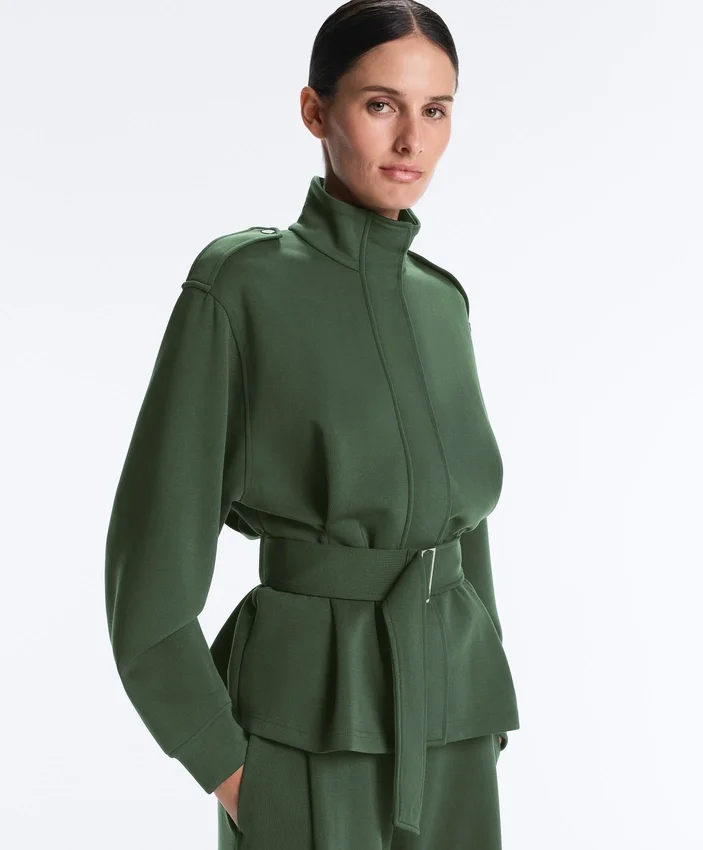 Chaqueta utilitaria de sarga con cinturón Chaqueta utilitaria de sarga con cinturón