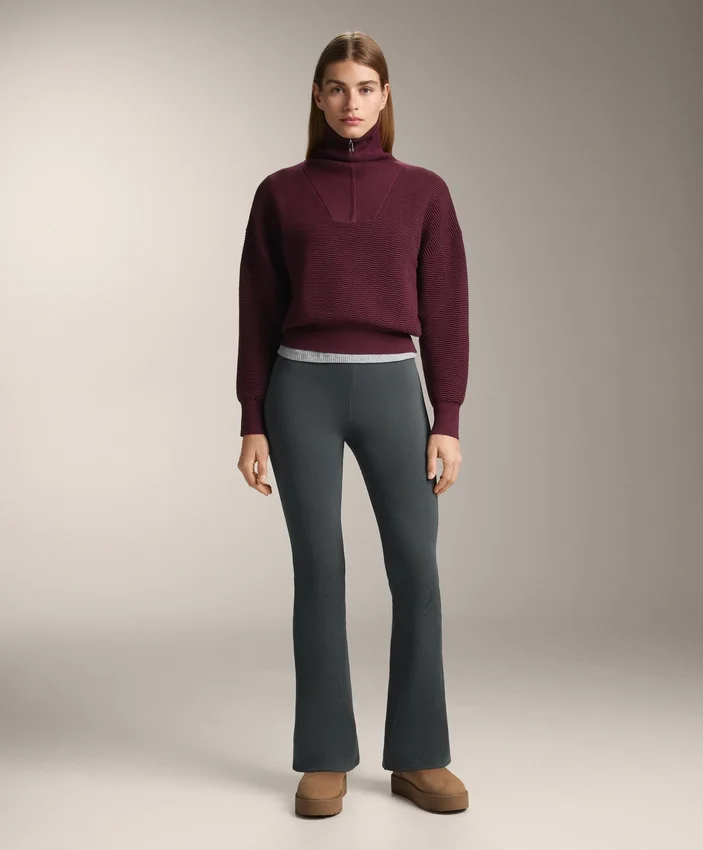 Pantalones acampanados de canalé extra cálidos sin costuras y de talle superalto Pantalones acampanados de canalé extra cálidos sin costuras y de talle superalto