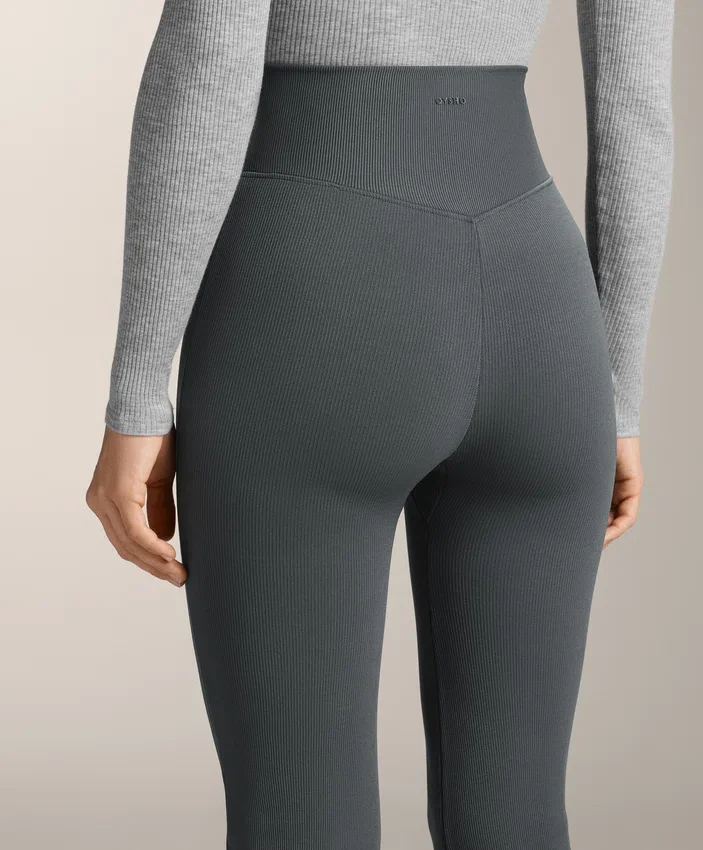 Pantalones acampanados de canalé extra cálidos sin costuras y de talle superalto Pantalones acampanados de canalé extra cálidos sin costuras y de talle superalto