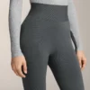 Pantalones acampanados de canalé extra cálidos sin costuras y de talle superalto Pantalones acampanados de canalé extra cálidos sin costuras y de talle superalto