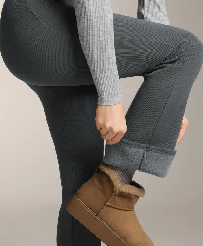 Pantalones acampanados de canalé extra cálidos sin costuras y de talle superalto Pantalones acampanados de canalé extra cálidos sin costuras y de talle superalto