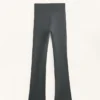 Pantalones acampanados de canalé extra cálidos sin costuras y de talle superalto Pantalones acampanados de canalé extra cálidos sin costuras y de talle superalto