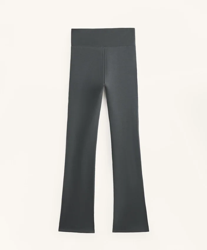 Pantalones acampanados de canalé extra cálidos sin costuras y de talle superalto Pantalones acampanados de canalé extra cálidos sin costuras y de talle superalto
