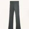 Pantalones acampanados de canalé extra cálidos sin costuras y de talle superalto Pantalones acampanados de canalé extra cálidos sin costuras y de talle superalto