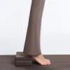 Pantalones acampanados de talle alto Comfortlux con cintura drapeada