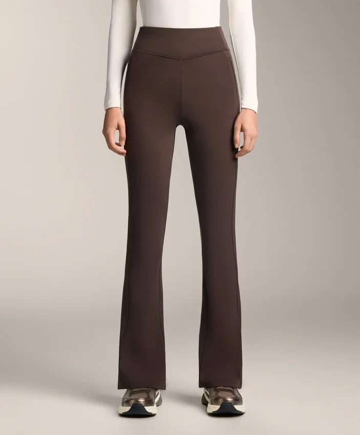 Pantalones acampanados de talle alto con bolsillos Pantalones acampanados de talle alto con bolsillos