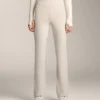 Pantalones acampanados de talle alto con bolsillos