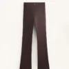 Pantalones acampanados de talle alto con bolsillos Pantalones acampanados de talle alto con bolsillos