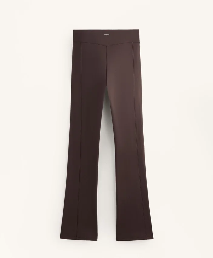 Pantalones acampanados de talle alto con bolsillos Pantalones acampanados de talle alto con bolsillos