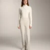 Pantalones acampanados de talle alto con bolsillos
