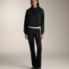 Pantalones acampanados de talle alto con bolsillos Pantalones acampanados de talle alto con bolsillos