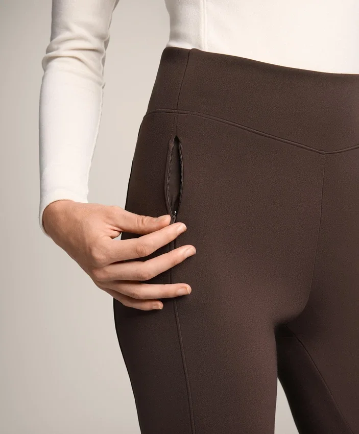 Pantalones acampanados de talle alto con bolsillos Pantalones acampanados de talle alto con bolsillos