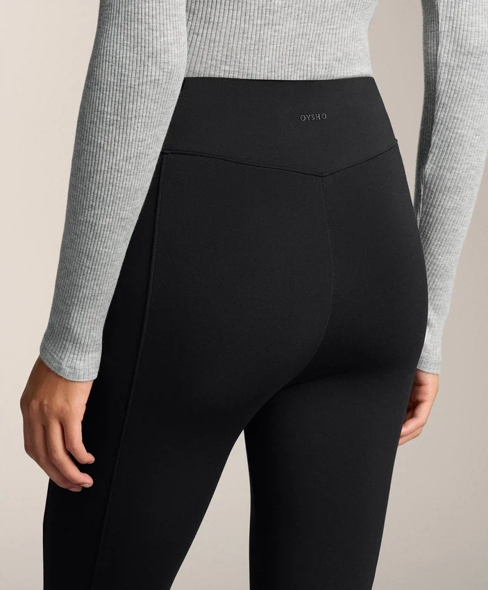 Pantalones acampanados de talle alto con bolsillos Pantalones acampanados de talle alto con bolsillos