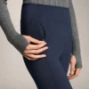 Pantalones acampanados de talle alto con bolsillos Pantalones acampanados de talle alto con bolsillos
