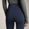 Pantalones acampanados de talle alto con bolsillos Pantalones acampanados de talle alto con bolsillos