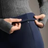 Pantalones acampanados de talle alto con bolsillos Pantalones acampanados de talle alto con bolsillos