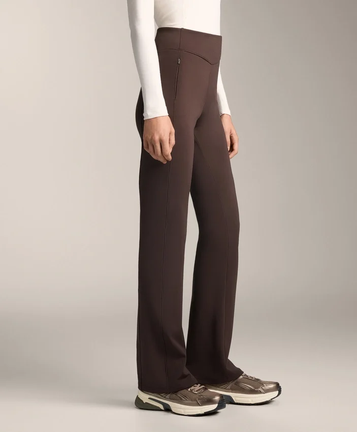 Pantalones acampanados de talle alto con bolsillos Pantalones acampanados de talle alto con bolsillos