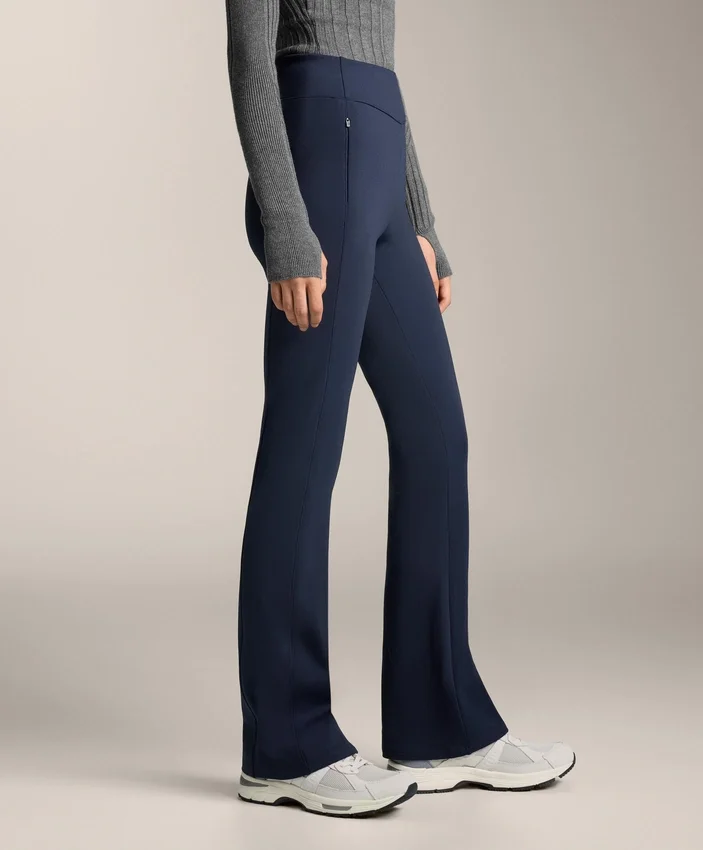 Pantalones acampanados de talle alto con bolsillos Pantalones acampanados de talle alto con bolsillos