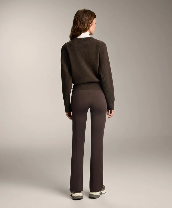 Pantalones acampanados de talle alto con bolsillos Pantalones acampanados de talle alto con bolsillos