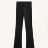 Pantalones acampanados de talle alto con bolsillos Pantalones acampanados de talle alto con bolsillos