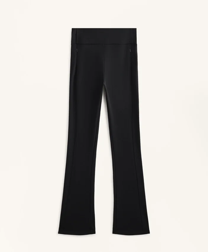 Pantalones acampanados de talle alto con bolsillos Pantalones acampanados de talle alto con bolsillos
