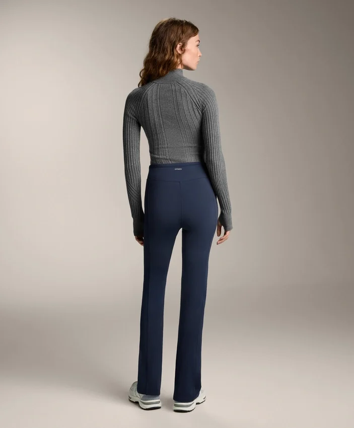 Pantalones acampanados de talle alto con bolsillos Pantalones acampanados de talle alto con bolsillos