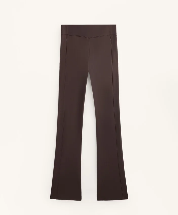 Pantalones acampanados de talle alto con bolsillos Pantalones acampanados de talle alto con bolsillos
