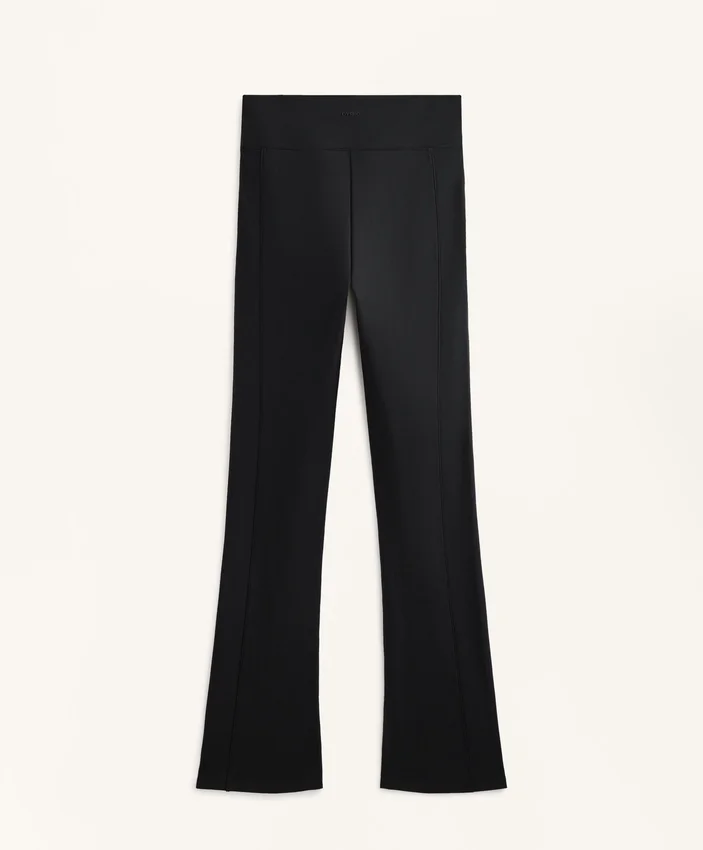 Pantalones acampanados de talle alto con bolsillos Pantalones acampanados de talle alto con bolsillos