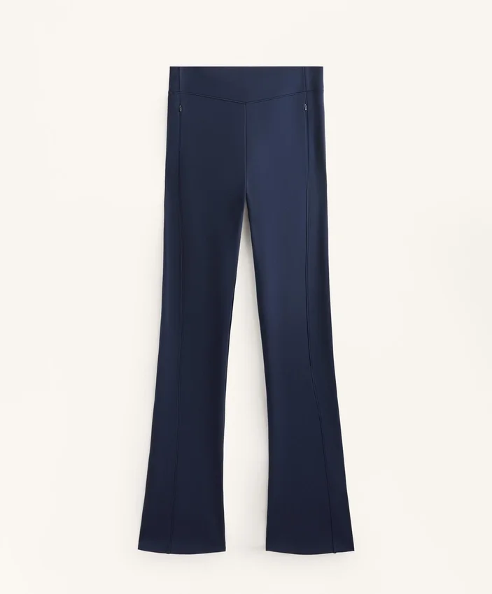 Pantalones acampanados de talle alto con bolsillos Pantalones acampanados de talle alto con bolsillos