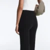 Pantalones acampanados de talle alto con efecto neopreno Pantalones acampanados de talle alto con efecto neopreno