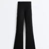 Pantalones acampanados de talle alto con efecto neopreno Pantalones acampanados de talle alto con efecto neopreno