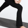 Pantalones acampanados de talle alto Evermove