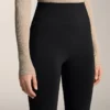 Pantalones acampanados extra cálidos sin costuras y de talle superalto Pantalones acampanados extra cálidos sin costuras y de talle superalto