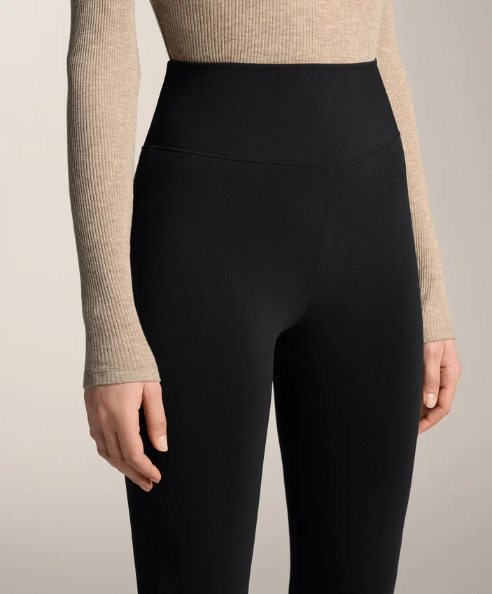 Pantalones acampanados extra cálidos sin costuras y de talle superalto Pantalones acampanados extra cálidos sin costuras y de talle superalto