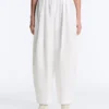 Pantalones ajustados con pliegues 100 % algodón Pantalones ajustados con pliegues 100 % algodón